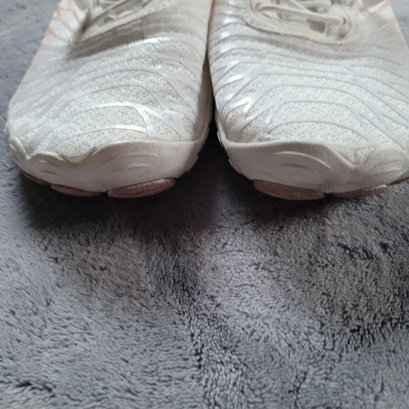 Hike Footwear Slip On Shoes Size W9/M7 - Picture 3 of 6